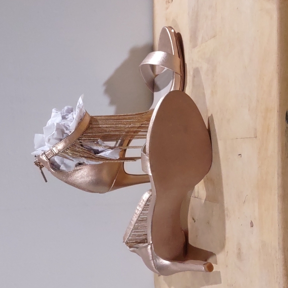 Kenneth Cole Dress Heels - Picture 3 of 4